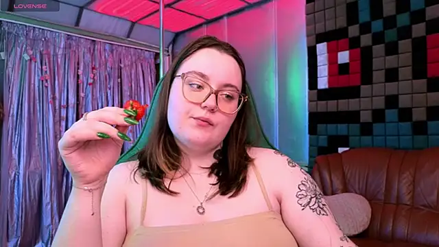 Snapshot of CatherineClaire chatting on May 19, 4:36 pm CatherineClaire online show from May 19, 4:36 pm