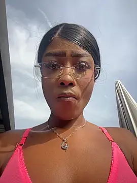 Snapshot of CocoaLuxeXXX chatting on July 1, 1:11 pm CocoaLuxeXXX online show from July 1, 1:11 pm