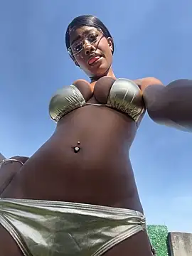 CocoaLuxeXXX online show from May 28, 1:17 pm