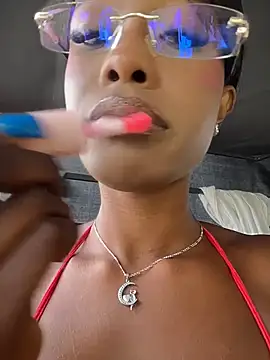 Snapshot of CocoaLuxeXXX chatting on June 29, 1:11 pm CocoaLuxeXXX online show from June 29, 1:11 pm