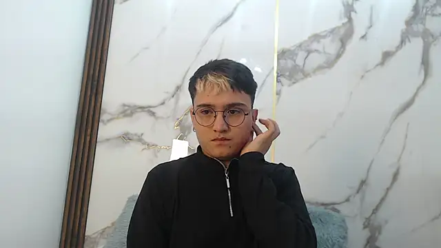 IanStorm online show from April 21, 11:28 am