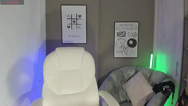 Snapshot of GeorginaMontclair chatting on April 25, 2:58 am GeorginaMontclair online show from April 25, 2:58 am