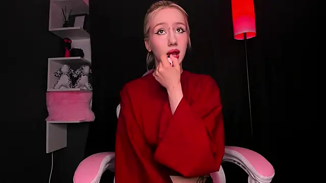 Lyra Viel online show from May 29, 4:13 pm
