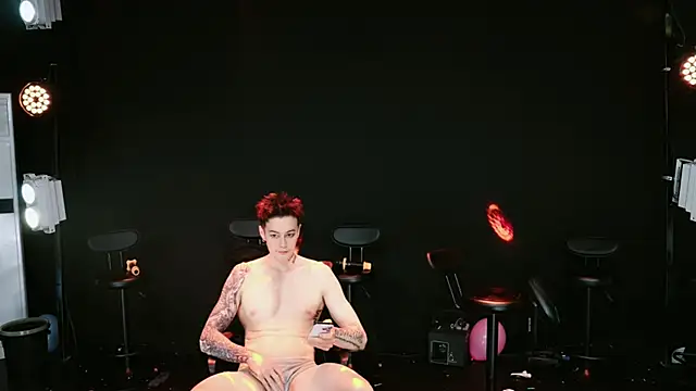 Zouzouboy-001 online show from April 20, 4:30 pm