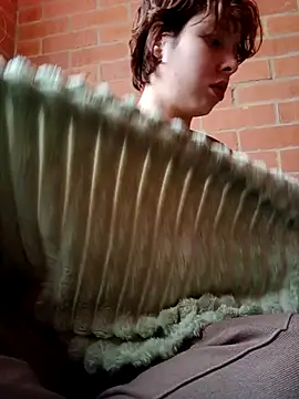 yiuu22222 online show from April 22, 8:26 pm