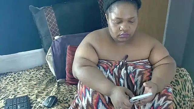 BBWMIDGET40 online show from June 15, 11:32 am