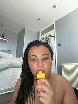 Snapshot of Laurenrose_x chatting on May 12, 9:26 am Laurenrose x online show from May 12, 9:26 am