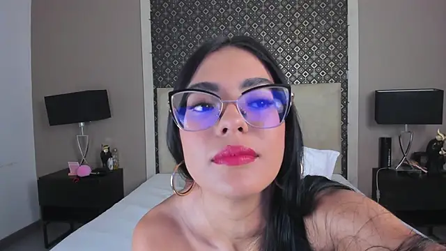 Larissa Luna online show from May 28, 12:44 pm
