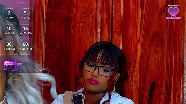 Snapshot of TiannahGlow chatting on May 24, 3:12 pm TiannahGlow online show from May 24, 3:12 pm