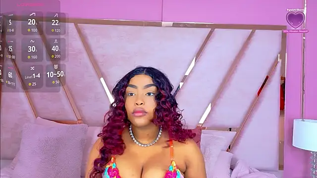 Snapshot of TiannahGlow chatting on May 27, 12:45 pm TiannahGlow online show from May 27, 12:45 pm