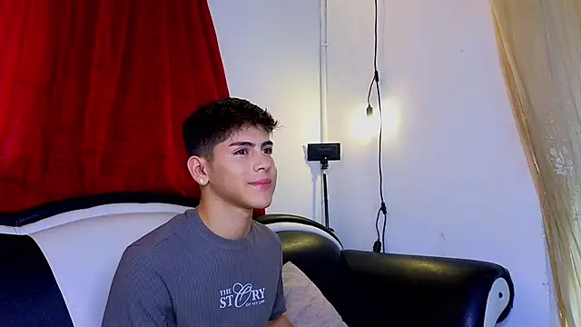 josethariaz25 online show from April 22, 2:57 pm