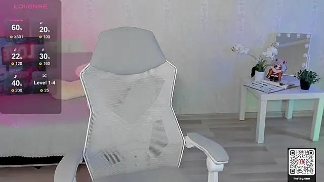 LinnLove online show from May 3, 11:04 am