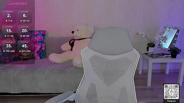 LinnLove online show from April 23, 6:53 am