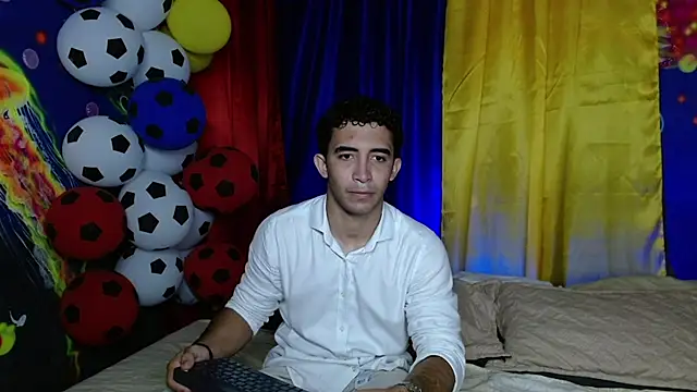 caius bigcock1 online show from June 30, 1:38 am