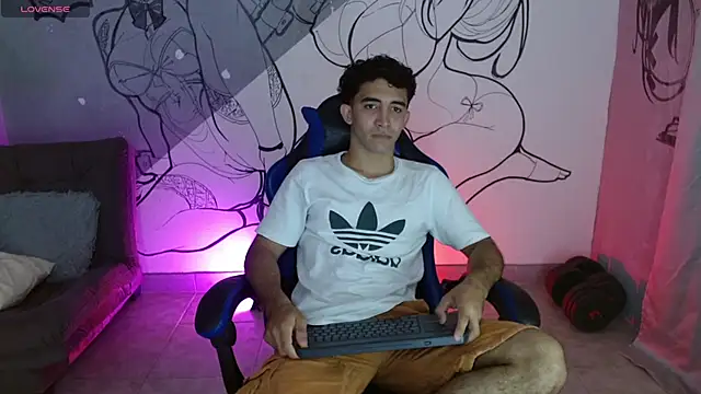 caius bigcock1 online show from May 18, 12:32 pm