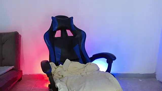 caius bigcock1 online show from July 23, 2:03 pm