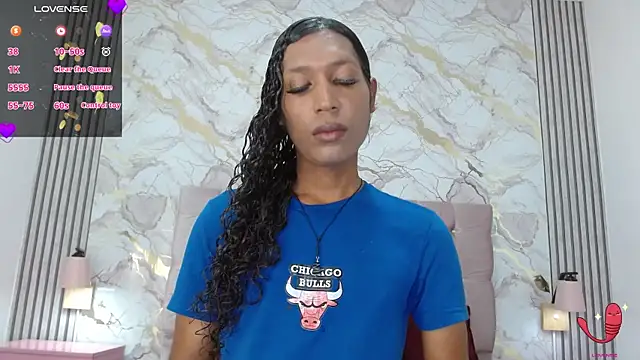 Mia Hiills online show from June 4, 3:33 am