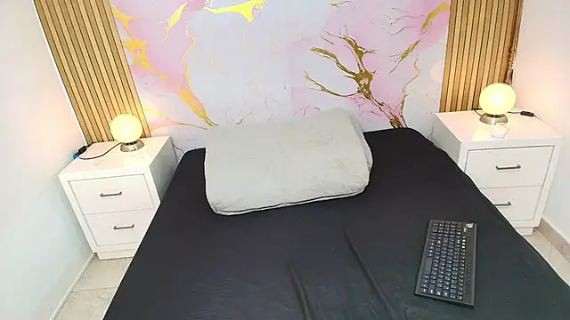 PaulineKosh online show from June 10, 7:48 pm