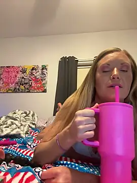 xlilianaxx online show from June 26, 5:24 am