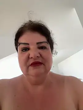 Snapshot of curvymilfmicha chatting on August 1, 9:29 am curvymilfmicha online show from August 1, 9:29 am