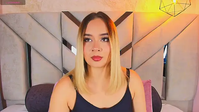 Snapshot of Sofia_pamela_ chatting on June 6, 6:35 pm Sofia pamela online show from June 6, 6:35 pm