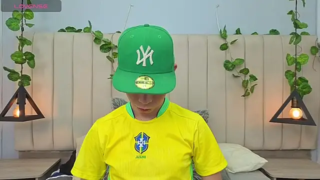 milan zapata online show from May 11, 10:40 pm