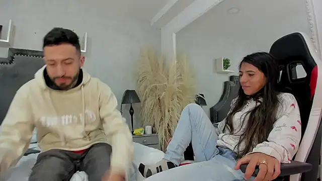 StevenAndLaura online show from April 27, 3:59 am