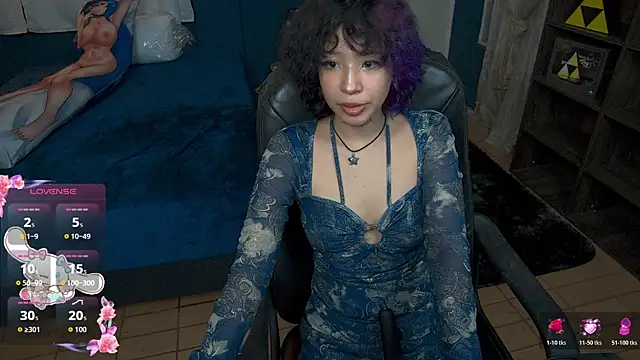 Snapshot of chaotic_purple chatting on April 29, 8:26 pm chaotic purple online show from April 29, 8:26 pm