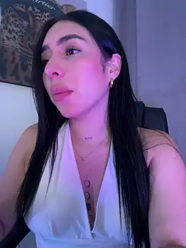 IsabellaNoir  online show from April 27, 10:08 pm