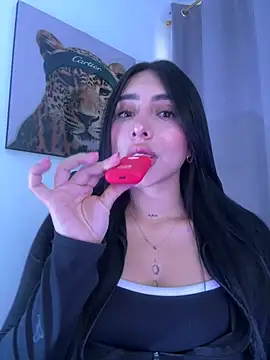 IsabellaNoir  online show from April 23, 9:49 pm