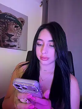 IsabellaNoir  online show from May 13, 11:45 pm