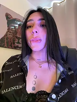 Snapshot of IsabellaNoir_ chatting on July 28, 8:23 pm IsabellaNoir online show from July 28, 8:23 pm