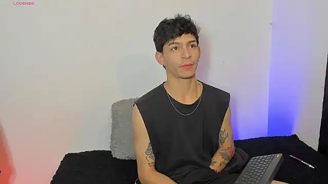 Snapshot of _IanLark chatting on May 19, 12:26 am IanLark online show from May 19, 12:26 am