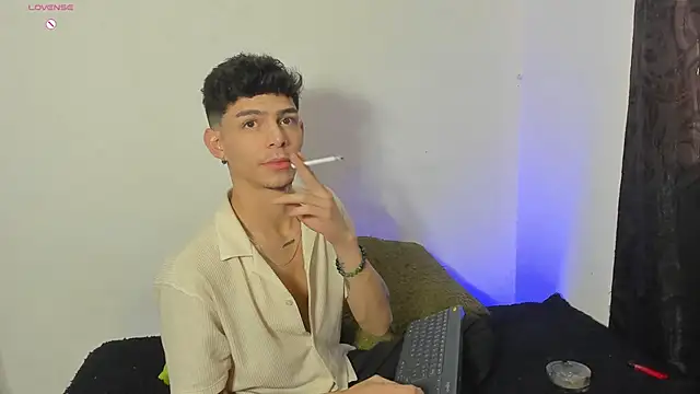Snapshot of _IanLark chatting on May 22, 2:15 pm IanLark online show from May 22, 2:15 pm