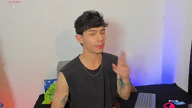 Snapshot of _IanLark chatting on May 19, 11:01 pm IanLark online show from May 19, 11:01 pm