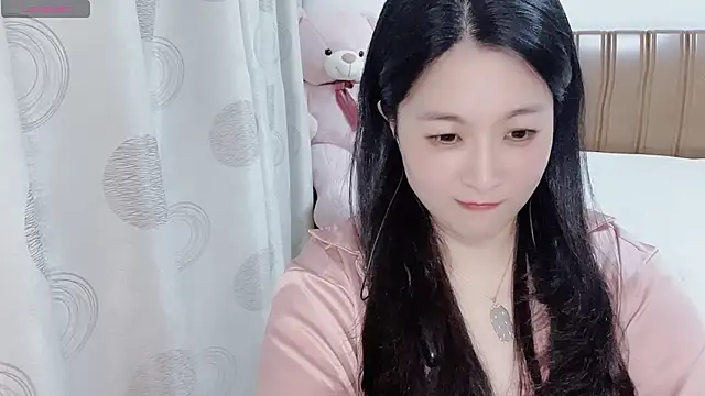 Snapshot of D-Misslu chatting on June 20, 2:44 pm D-Misslu online show from June 20, 2:44 pm