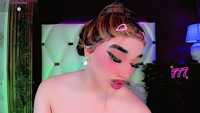 Snapshot of Camila_Vasquezz1 chatting on June 26, 12:00 pm Camila Vasquezz1 online show from June 26, 12:00 pm