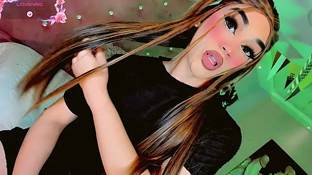 Snapshot of Camila_Vasquezz1 chatting on June 19, 8:36 pm Camila Vasquezz1 online show from June 19, 8:36 pm