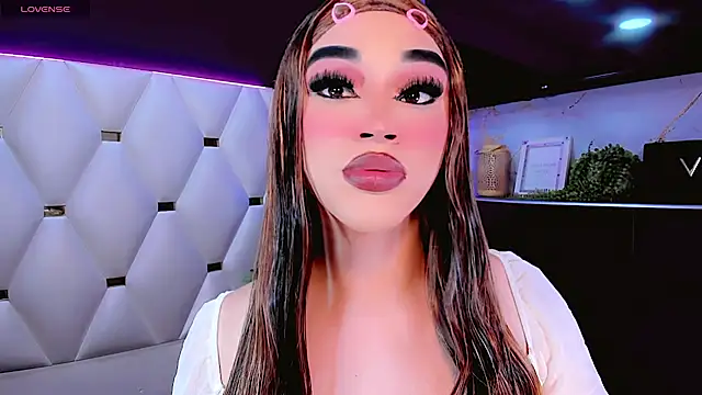 Snapshot of Camila_Vasquezz1 chatting on June 16, 11:10 am Camila Vasquezz1 online show from June 16, 11:10 am