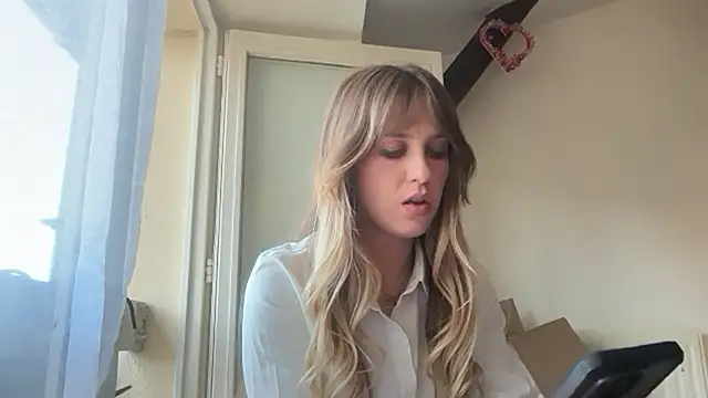 BritsihSexyLily online show from April 23, 5:36 pm