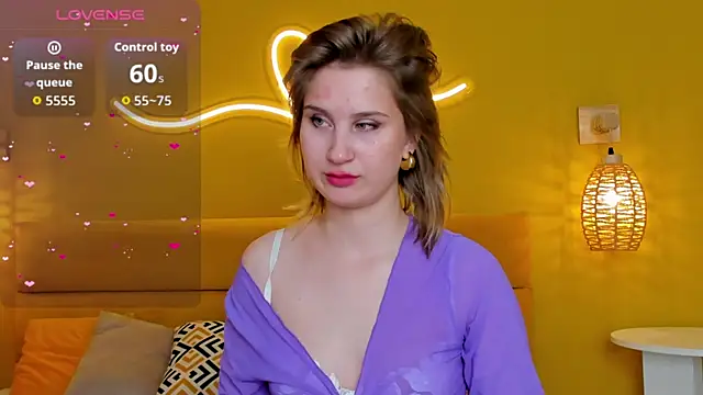 Lilianadaniels online show from May 14, 1:46 am
