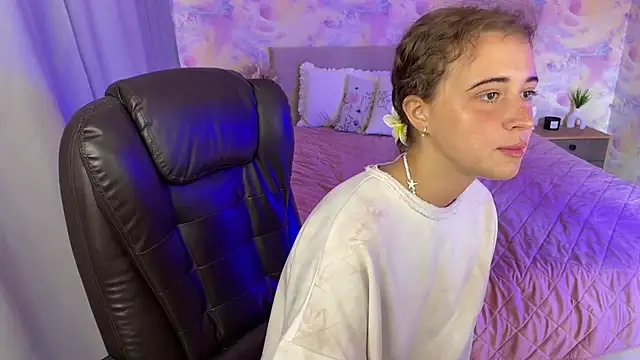 Tiana Belle online show from June 16, 1:27 am