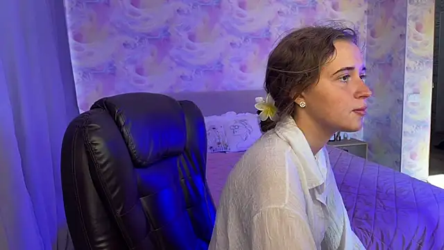 Tiana Belle online show from July 3, 1:12 am