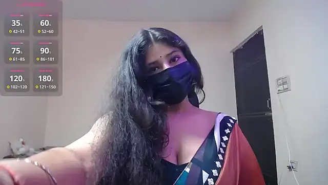 Snapshot of -Queenie chatting on June 11, 7:33 pm -Queenie online show from June 11, 7:33 pm