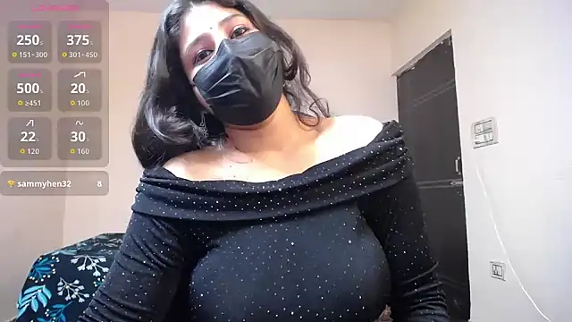 -Queenie online show from May 18, 7:40 pm