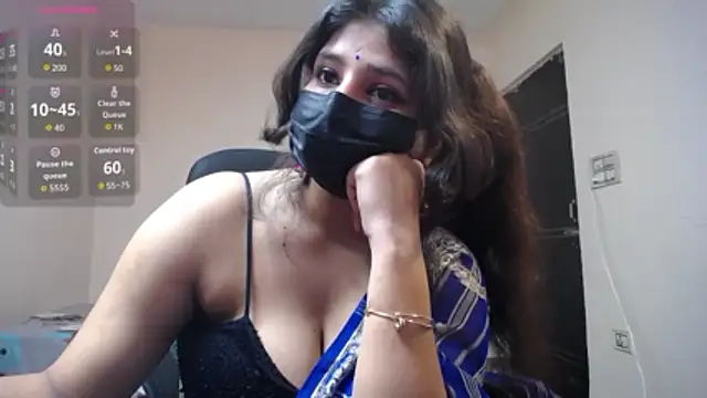-Queenie online show from May 16, 7:24 pm