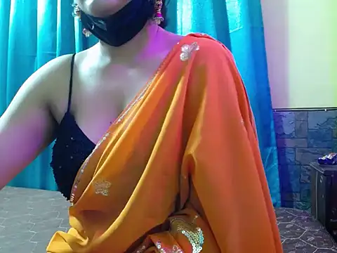 Snapshot of -Queenie chatting on July 7, 6:33 pm -Queenie online show from July 7, 6:33 pm