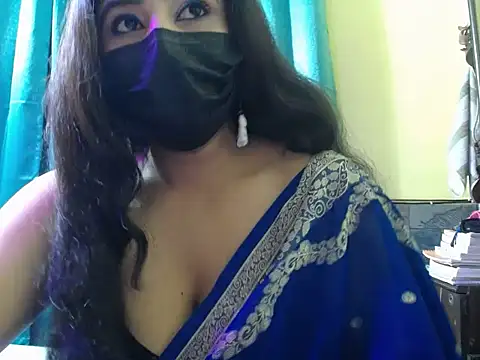 Snapshot of -Queenie chatting on June 15, 7:57 pm -Queenie online show from June 15, 7:57 pm