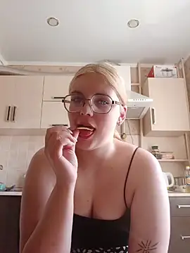 LoisFox online show from June 6, 6:51 am