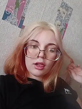 LoisFox online show from May 17, 6:13 am